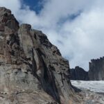 La via attacca sulla sinistra della torre