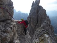 All'uscita del pilastrino, sopra la sella. 
