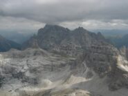 Panorama verso Nord. Si notano sul Paterno e intorno al Rifugio Locatelli i resti di una grandinata.