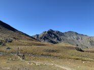 Sentiero che dal tornante porta al colle Vieux