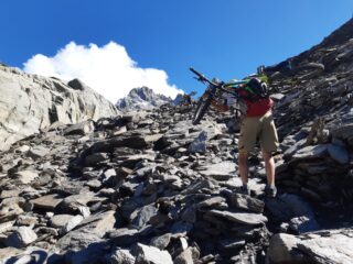 Portaggio verso il colle Vallanta 