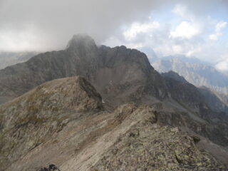 In primo piano Cima Pagarì, nascosta nella nebbia la Maledia