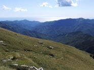Il sentiero inerbito verso il Passo della Guardia