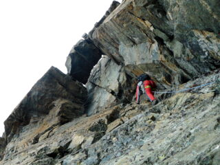 il passaggio sotto l'arco