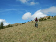 in discesa verso la Parrocchia di Marmora e Borgata Superiore 