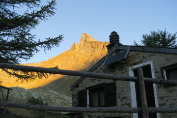 il casotto del Pousset con relativa punta alle spalle