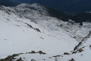 la traccia di salita con la Punta Chaligne a sinistra