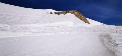 salendo verso la sella di quota 3409 m (stazione di arrivo della funivia)