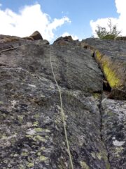 Sul diedro giallo variante diretta a sx della corda la via classica