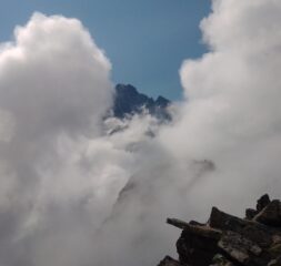 il Re fa capolino tra le nebbie della val Po