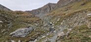 risalendo il vallone che porta al Colle della Croce di Ferro