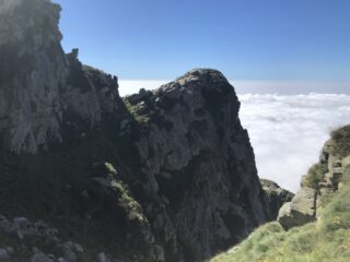 Si superano costoloni rocciosi
