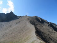 Il Col du Ban Darrey, con l'Aig. a sx e la spalla W a ds.