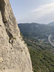 A metà via