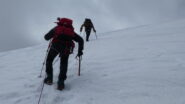 salendo la cresta nevosa