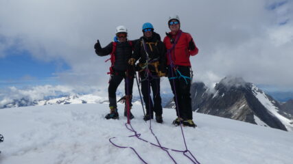 foto di gruppo in cima