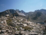 rifugio e cresta Savoia dal lago Portette