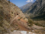 in discesa verso la galleria