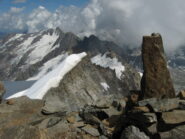 Ometto alla fine delle difficoltà