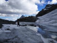Laghetto di fusione alla base del ghiacciaio, quota 3300 m