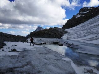Laghetto di fusione alla base del ghiacciaio, quota 3300 m