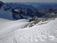 Ghiacciaio sopra il rifugio in ottime condizioni.