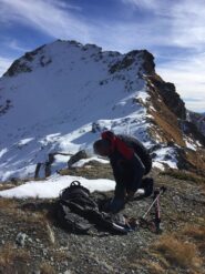 Neve presente versante Nord, sul fondo la vetta del Morion