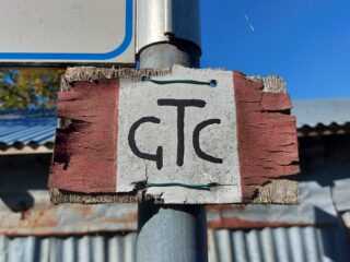 Segnaletica sul percorso: spesso carente o addirittura inesistente e quando c'è è tristemente fatiscente 