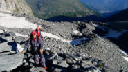 Luigi e Massimo in salita lungo la morena dell'Homattugletscher