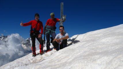 foto di gruppo in vetta alla Cima Centrale del Breithorn