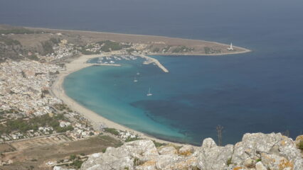 Zoomata sulla spiaggia di San Vito lo Capo.