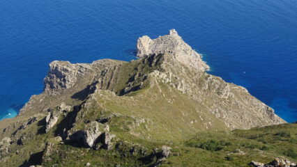 Panorama dal P.zo Falcone su P.ta Troia ed il versante che scenderemo.