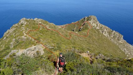 In rosso la traccia che scende verso P.ta Troia.