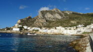 Levanzo paese visto dal porticciolo appena sbarcati.