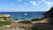 Scendiamo a Cala Minnola.