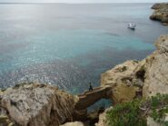 Cala Bue Marino con il sottoscritto sopra l'arco.