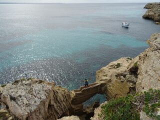 Cala Bue Marino con il sottoscritto sopra l'arco.