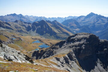 Colletto Bussola e i laghi visti dalla vetta del Corno Bussola