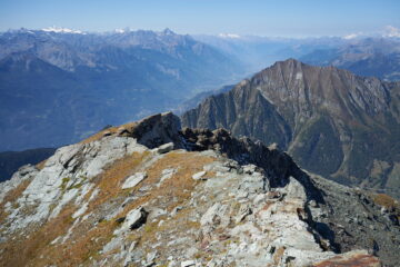 Vista da Corno Bussola verso Sud-Ovest verso la valle centrale d'Aosta