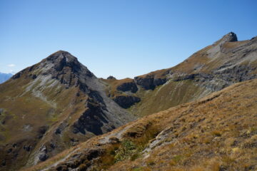 Punta Cris, Colletto Bussola e Corno Bussola visti dalla cresta presso Punta del Lago