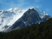 il roccioso versante est di Rocca del Lago