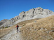 in salita verso il bivio a quota 2307 m. per il Fort Lenlon