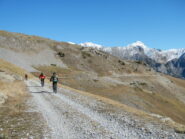 il lungo tratto a mezza costa verso il Fort de l'Olive