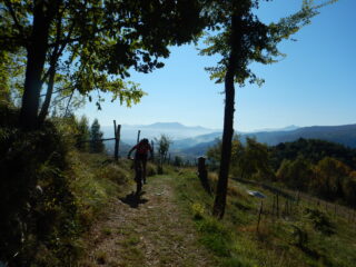 Risalita finale al castello, in chiusura dell'anello inferiore.