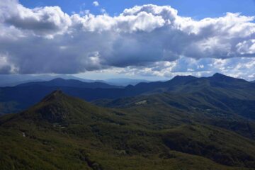 Veduta verso il monte Tomarlo e il monte Penna dal monte Croce Martincano