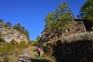 Salendo verso le Grange Passo