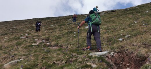 risalendo il versante SO del Monte Camoscere