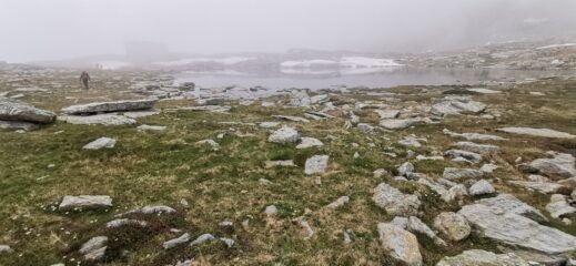 passando nei pressi del Lago Camoscere