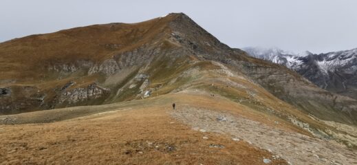 il Monte Palon osservato dall'ampio pianoro del Colle della Croce di Ferro