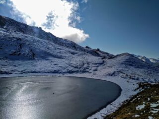 laghetto ghiacciato sotto il monte Blegier